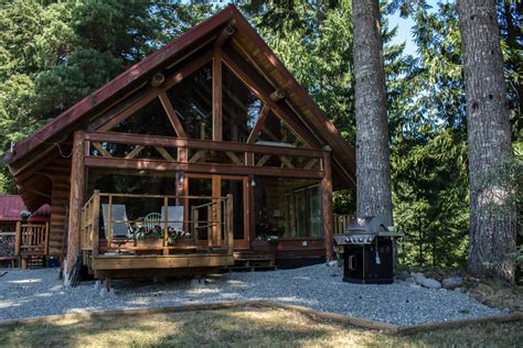 Gorgeous Log Cabin on the Lake & Dockspot - Cottages for Rent in Campbell River, British ...