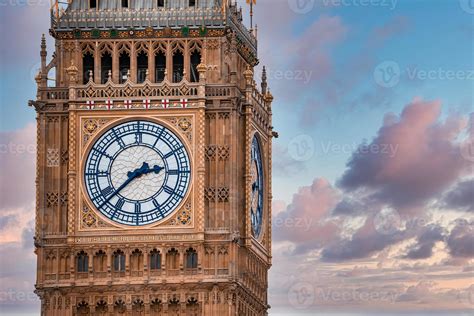 Close up view of the Big Ben clock tower and Westminster in London ...