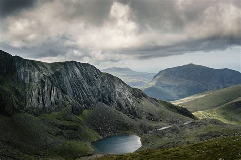 21 Vibrant Landscape Photographs of Valleys | Light Stalking