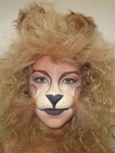 One of my favorite lion makeup ideas. Maybe it's the fuzzy mane that makes me love it so. | Lion ...