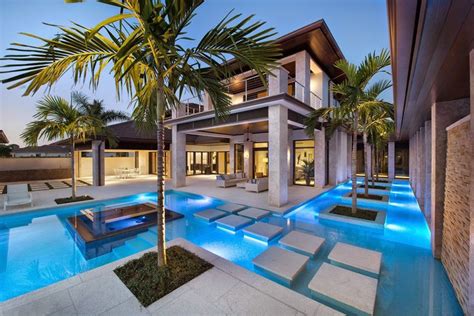 piscina com detalhes | Luxury pools, Mansions, House exterior