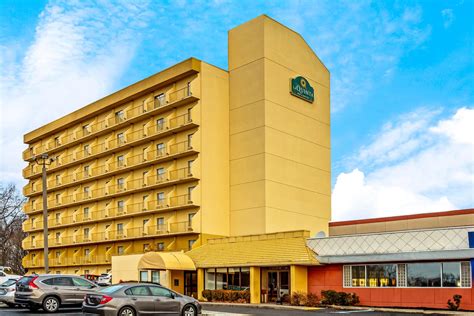 La Quinta Inn & Suites by Wyndham Stamford / New York City | Stamford, CT Hotels