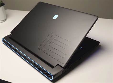 Dell Alienware M15 R7 Gaming Laptop Review