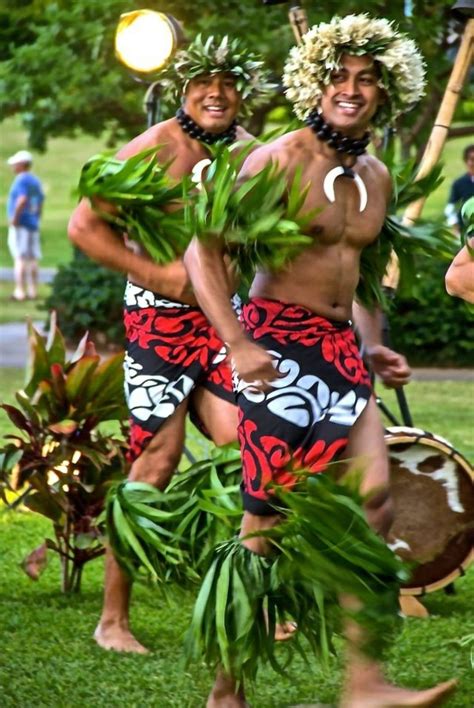 Hawaiian Dancers in Polynesian Dance