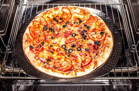 Best Pizza Stone Substitutes – The Ultimate Guide - Foods Guy