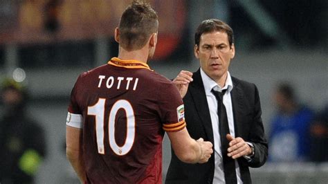 Roma boss Rudi Garcia hails 'genius' Francesco Totti - Eurosport