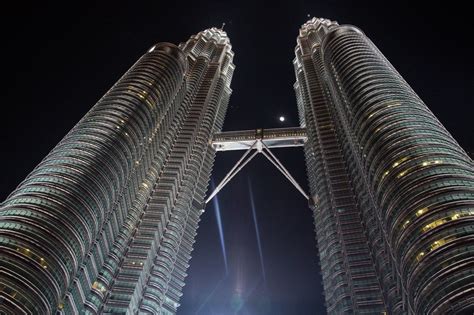 How to Visit the Petronas Towers in Kuala Lumpur | Earth Trekkers