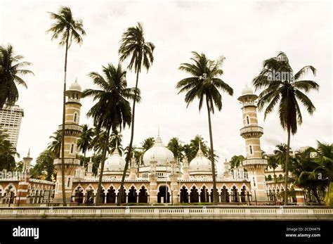 masjid jamek, mosque in kuala lumpur, malaysia Stock Photo - Alamy