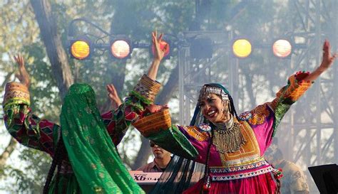 Girls Dancing to the Afghan Music | Afghanistan culture, Afghan dresses, Afghan music