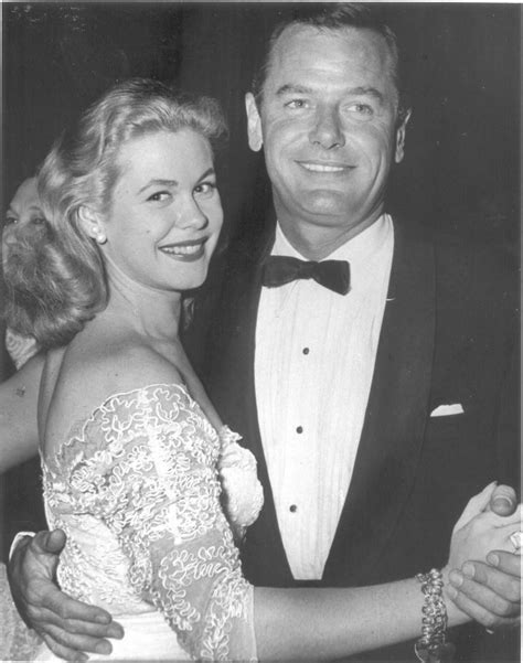 'Bewitched' Star Elizabeth Montgomery: Meet Her Four Husbands Hollywood ...