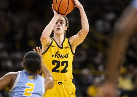 Caitlin Clark injured as No. 4 Iowa women’s basketball falls to Kansas ...