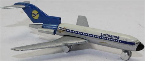 Lot - 'Lufthansa' Boeing 727 Model Plane