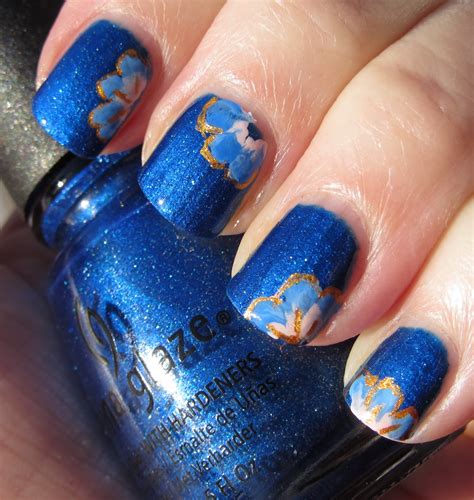 Marias Nail Art and Polish Blog: Blue Sapphire flowers - Artsy Wednesday/Thuesday