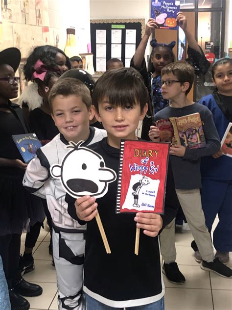 Character Parade at Dixie Elementary School | Tyler ISD