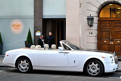 Rolls-Royce Phantom Drophead Coupe - Information and photos - MOMENTcar