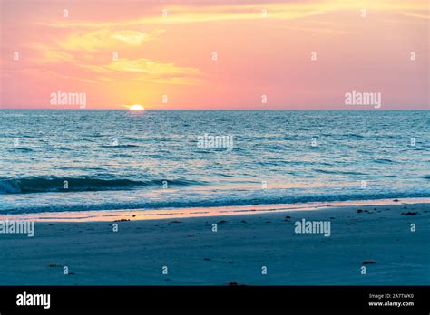 Pink sunset on a beach in Clearwater, Florida Stock Photo - Alamy