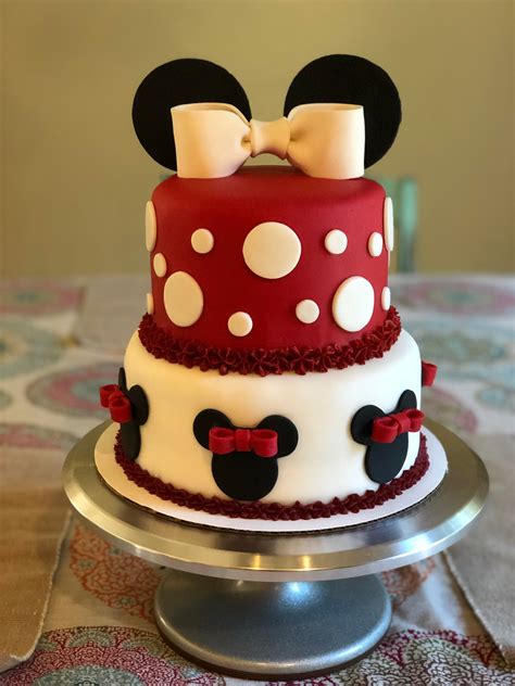 Minnie Mouse cake! : Baking