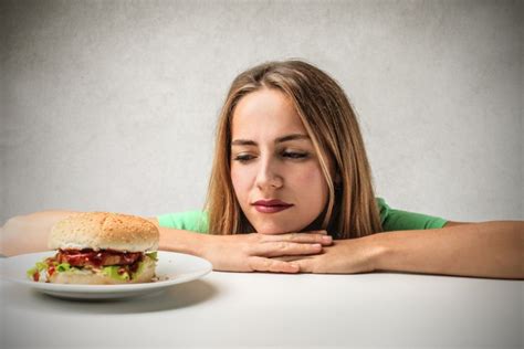 Fear Of Food (Cibophobia): Causes, Symptoms, Overcoming - PsychoTreat