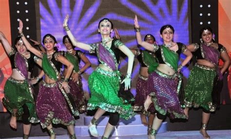 Dance Class Online: Indian Bollywood Dance Classes Online | Kathak Dance Lessons Online ...