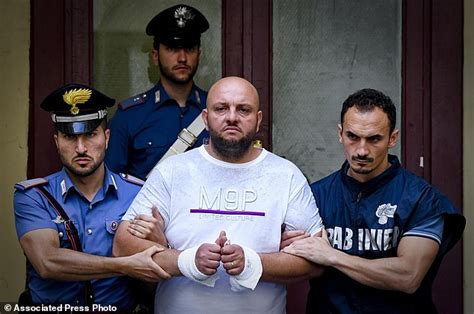 ENOUGH ROOM: Italian Police Arrest Camorra Leaders In Naples for ...