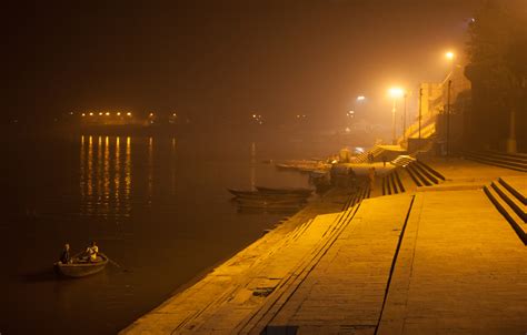 Ghats of Varanasi glittering in the night – Musings of a Wandering Mind