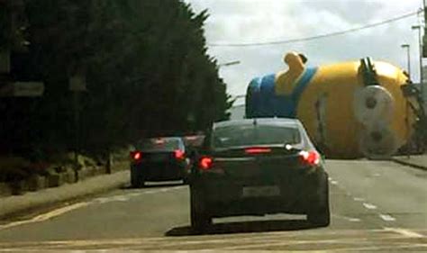 Giant Minion balloon causes funny accident - India.com