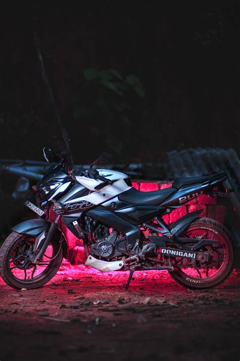 Bajaj Pulsar NS200 in Pink Background | Bike Photo