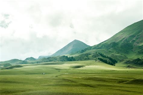 Gambar : pemandangan, gunung, struktur, langit, bidang, halaman rumput, padang rumput, berawan ...