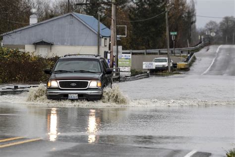 Stillaguamish River crests; more flooding depends on rain | HeraldNet.com