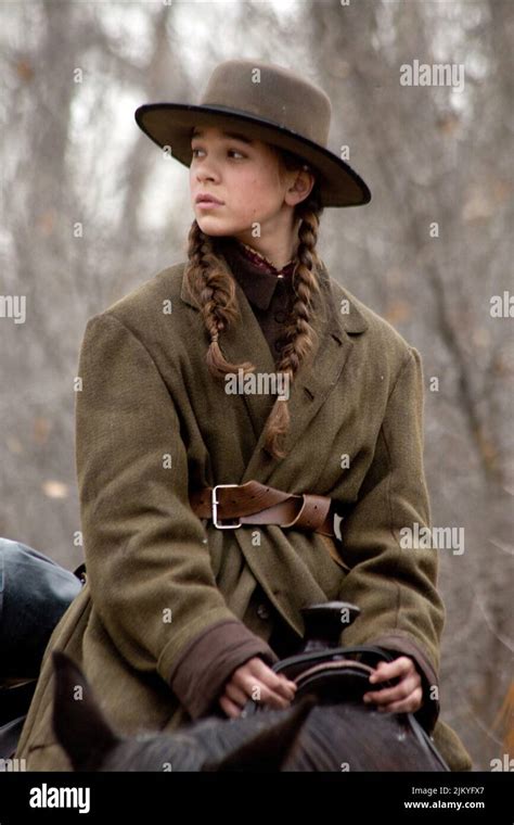 HAILEE STEINFELD, TRUE GRIT, 2010 Stock Photo - Alamy