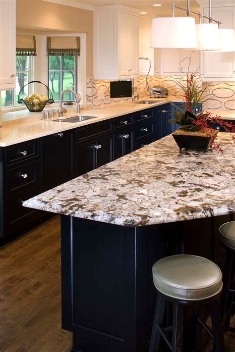 Black and White Kitchen Ideas for Quartz Countertops