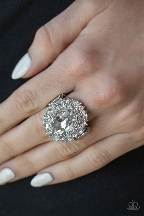 Show Glam - white - Paparazzi ring – JewelryBlingThing