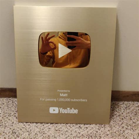 Youtube Gold Play Button 2020 | Gold play button, Youtube, Youtube channel ideas