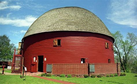 Route 66 - Round Barn, Arcadia, Oklahoma Route 66 Road Trip, Travel Route, Great Places, Places ...
