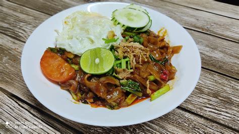 Kuey teow goreng ala kedai mamak | resepi mudah dan simple - YouTube