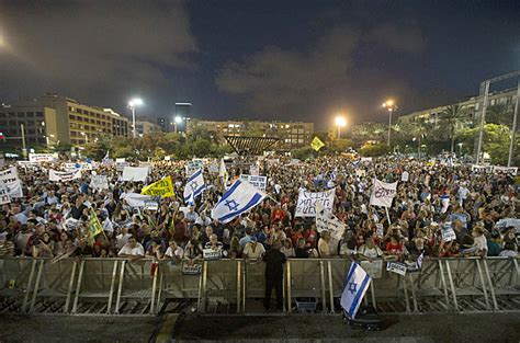 Tel Aviv protesters condemn Gaza ceasefire | Conflict News | Al Jazeera