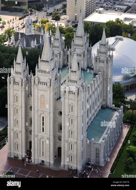 Vista aérea del templo de la Iglesia de Jesucristo de los Santos de los últimos días, la Iglesia ...