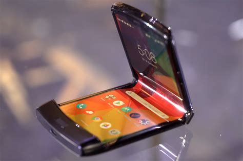 Motorola Razr flip-phone resurrected with a foldable screen – Techjaja