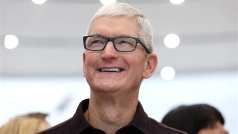 Apple CEO Tim Cook emails 8-year old Indian-origin girl over free ...