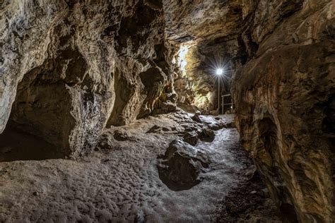 Gardner Cave Passageway - Andy Porter Images