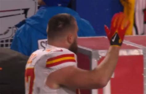 WAVING GOODBYE Travis Kelce mocks Buffalo Bills fans with wave while ...