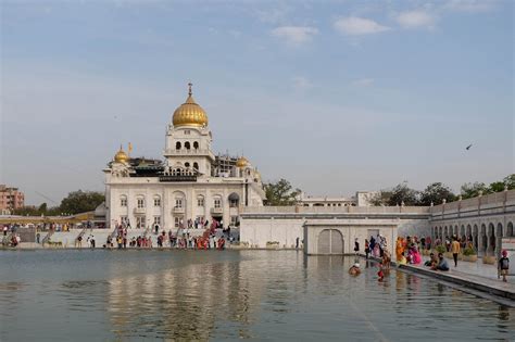 Gurudwara Bangla Sahib Temple: A Tranquil Haven in the Centre of Delhi - Man Vs Globe