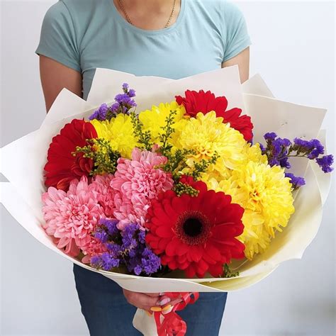 Bouquet 'Bright sun' - order and send for 38 $ with same day delivery ...