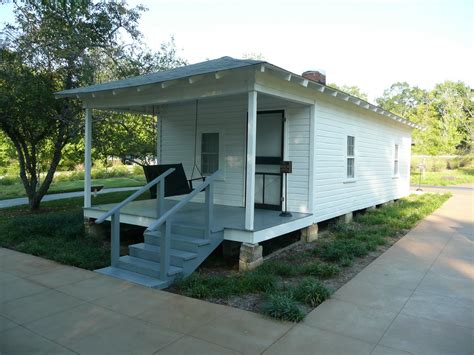 Elvis Presley birthplace Tupelo, MS Public Domain Clip Art Photos and ...