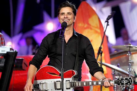 John Stamos Rips Pants Onstage During Show with The Beach Boys