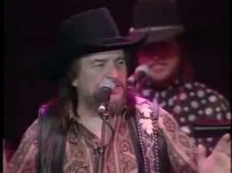 DUKES OF HAZZARD-THEME SONG PERFORMED LIVE- WAYLON JENNINGS Acordes ...