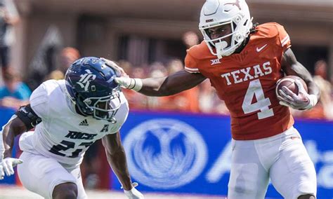 Texas RB CJ Baxter returns to practice Monday after rib injury vs Rice