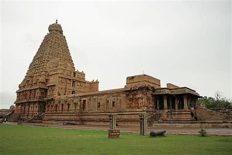 File:Tanjore Temple.jpg - Wikipedia