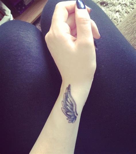 29 Attractive Best Friends Wrist Tattoos