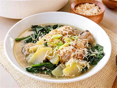 Binakol na Manok (Filipino Chicken and Coconut Soup) | Receta